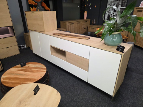 Komoda 240 cm Xooon Lindfield DEFEKT Komoda 240 cm Xooon Lindfield DEFEKT