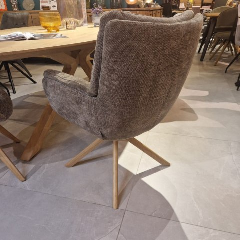 [na zamówienie] Fotel obrotowy JUNA z funkcją relax, tkanina Livigno chenille brązowy, rama dąb naturalny