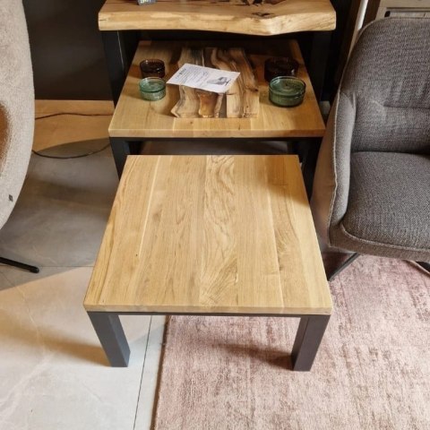 Dębowy stolik kawowy na wymiar (wyjściowo 70 x 70 cm) Dębowy stolik kawowy na wymiar (wyjściowo 70 x 70 cm)