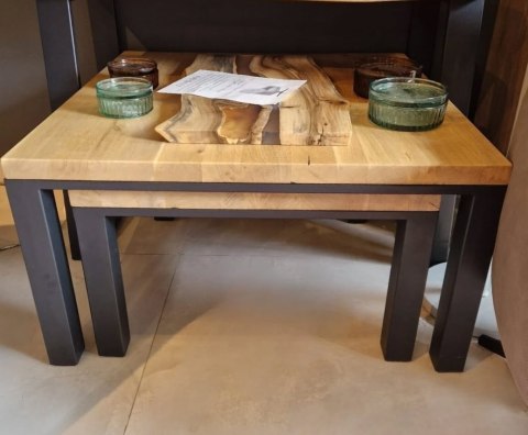 Dębowy stolik kawowy na wymiar (wyjściowo 70 x 70 cm) Dębowy stolik kawowy na wymiar (wyjściowo 70 x 70 cm)