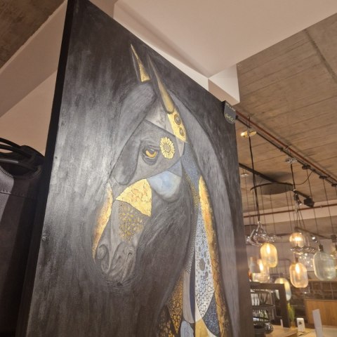 Obraz na sklejce "Arystokrata Nocy" 103x140 cm - unikatowe, ręcznie malowane dzieło S. Biedroń Obraz na sklejce "Arystokrata Nocy" 103x140 cm - unikatowe, ręcznie malowane dzieło S. Biedroń