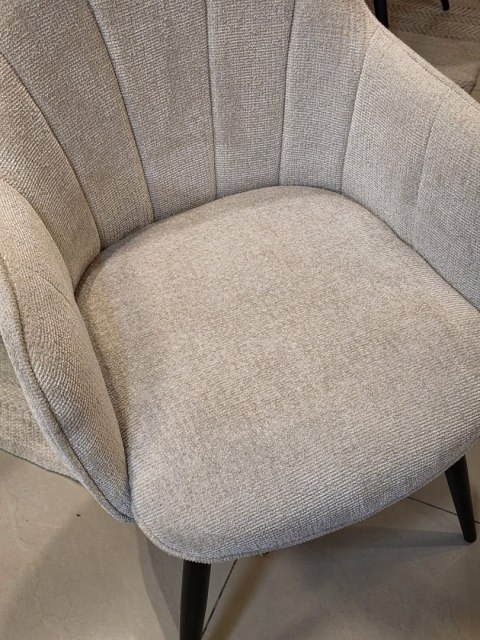 [na zamówienie] Nowoczesne krzesło z podłokietnikami Aron Happy@Home, tkanina Vulcano, kolor kremowy