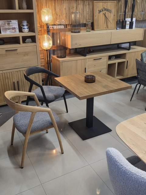 [na zmówienie] Krzesło z podłokietnikami DANTE, szara tkanina bouclé, nogi z litego dębu