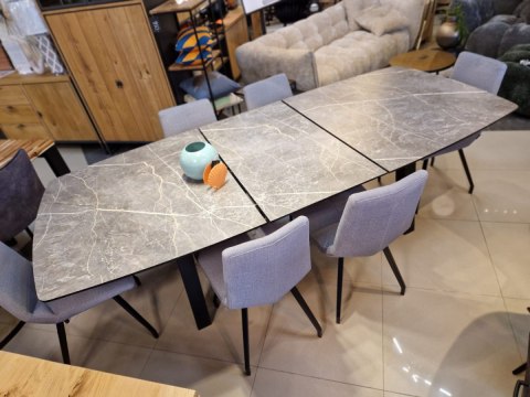 Krzesło do jadalni Xooon ARTELLA z personalizowaną tapicerką i podstawą Krzesło do jadalni Xooon ARTELLA z personalizowaną tapicerką i podstawą