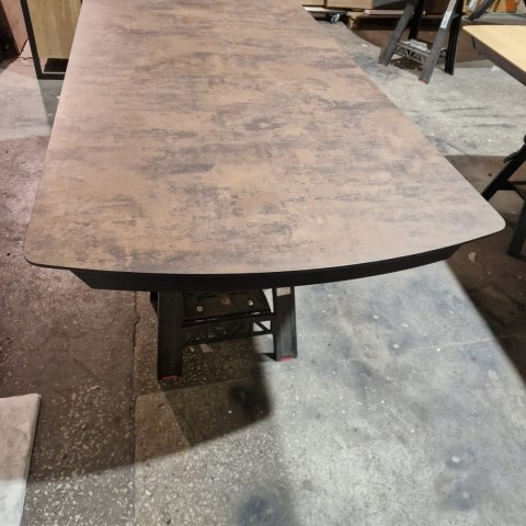 [M, od ręki DEFEKT#1] Największy stół rozkładany Pavalon 200-278x100 cm na centralnej nodze, blat Primo (HPL), kolor rdza, roest