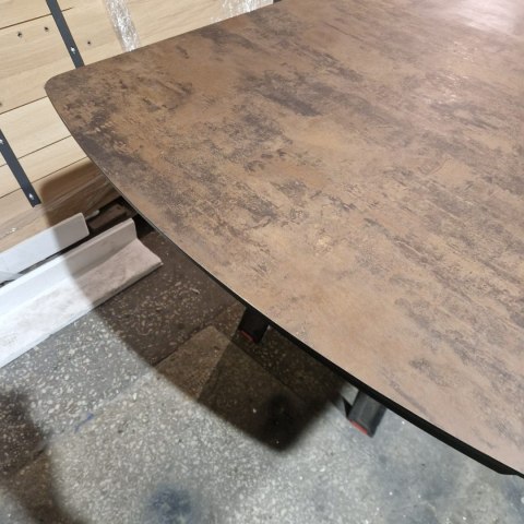 [M, od ręki DEFEKT#1] Największy stół rozkładany Pavalon 200-278x100 cm na centralnej nodze, blat Primo (HPL), kolor rdza, roest