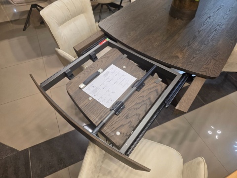 (R, od ręki) Stół rozkładany Henders & Hazel Nyon 140-190x100 cm, fornir dębowy, kolor Bazalt