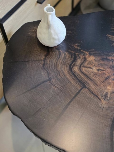 Stolik Kawowy z plastra (2) HAGAN z Nieregularnym Blatem Dąb Czarny / Czarne Metalowe Nogi