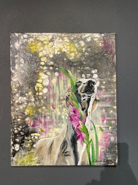 Obraz Ręcznie Malowany "Kwiatowa Błogość" - Chart w Mieczykach 40x50 cm