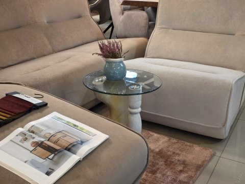 Stolik Boczny/Pomocniczy ANNA Coco Maison, Szklany Blat, Podstawa Rzeźbiarska Polyresin, Kolor Biały/Naturalny