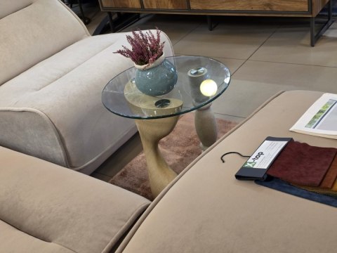 Stolik Boczny/Pomocniczy ANNA Coco Maison, Szklany Blat, Podstawa Rzeźbiarska Polyresin, Kolor Biały/Naturalny