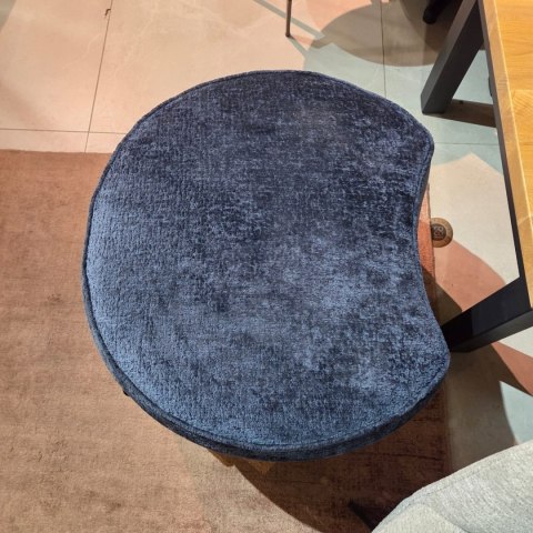 [K] Puf Ronda Niebieski - Połyskujący z Wcięciem na Fotel | Coco Maison