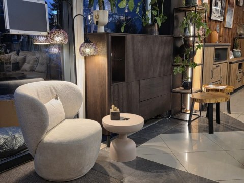 [K, od ręki] Wysoka komoda / Witryna TRENTON Xooon 153 cm, fornir dębowy, kolor Clay