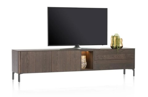 [na zamówienie] Nowoczesna szafka RTV TRENTON 240 cm, fornir dębowy w kolorze clay, na metalowych nogach lub cokole, z LED