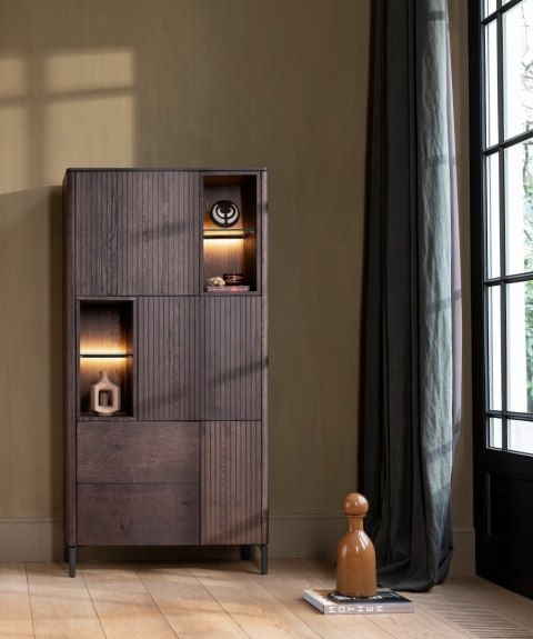 [na zamówienie] Wysoka Komoda / Regał Zamknięty TRENTON, 95x191 cm, Fornir Dębowy Kolor Clay, Lamele, LED - XOOON