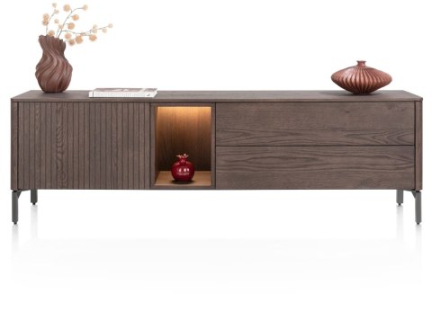 [od ręki] Szafka RTV / Lowboard TRENTON 180 cm, Fornir Dębowy Kolor Clay, Lamele, LED, 3w1 (Nogi/Cokół/Wisząca) - XOOON