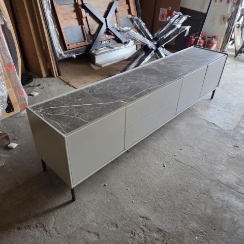 [M, defekt] Szafka RTV NOON Xooon MDF Lakierowany Silk Grey 210 cm Opcjonalny Blat Primo Laminato Marmur