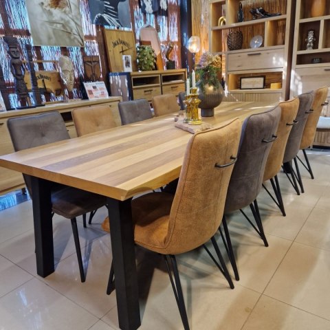 [R, od ręki] Stół Jadalniany Metalox 270 cm - Fornir Dębowy - 4 Czarne Nogi Stalowe