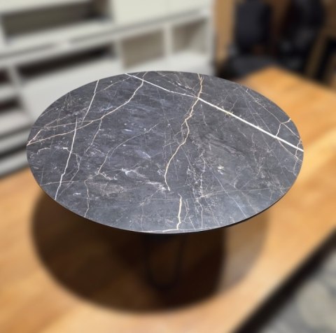 Stolik kawowy Brest 80 cm - optyka czarnego marmuru, HPL, czarne stalowe nogi