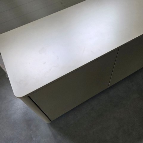 [K] Szafka RTV / Lowboard TRENTINO 211 cm - Lakierowany MDF w Kolorze Oliwkowym, System Push-to-Open, Oświetlenie LED