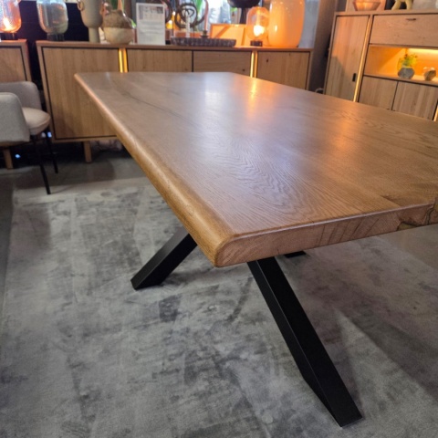 [OD RĘKI] Dębowy Stół MASIV 210x100 cm – Lity Blat 5 cm, Wybarwienie C4, Żywica Perłowo-Transparentna, Krawędź Prosta Zaoblona