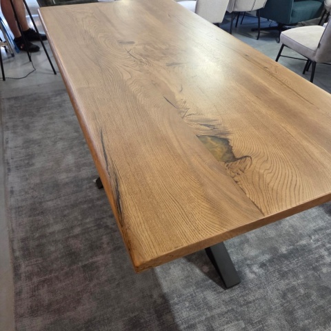 [OD RĘKI] Dębowy Stół MASIV 210x100 cm – Lity Blat 5 cm, Wybarwienie C4, Żywica Perłowo-Transparentna, Krawędź Prosta Zaoblona
