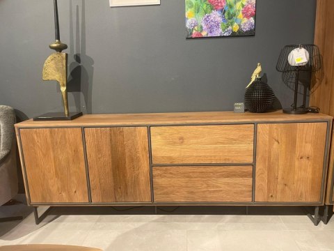 [K, defekt] Industrialna komoda TRAPANI 240 cm, fornir z mango 'smoked' na metalowej podstawie.