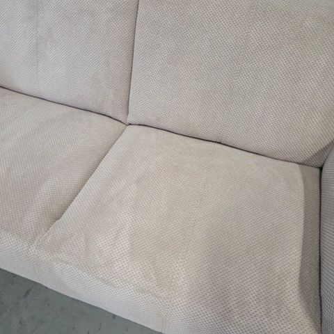 [od ręki] Sofa Dwuosobowa VENTO 180 cm – Sprężyny Kieszeniowe – Jasnobeżowa Tkanina Strukturalna – Czarne Metalowe Nóżki