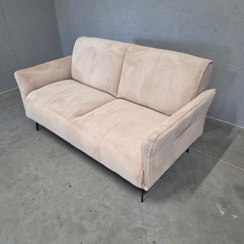 [od ręki] Sofa Dwuosobowa VENTO 160 cm – Sprężyny Kieszeniowe – Jasnobeżowa Tkanina Strukturalna – Czarne Metalowe Nóżki