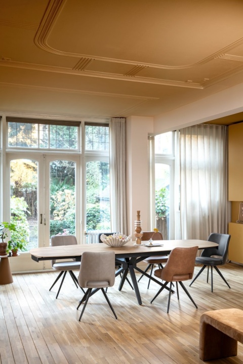 [od ręki, defekt] Ekskluzywny Rozkładany Stół Ceramiczny LATTINA 200-300 cm – Blat Ceramic Oak Natural – Czarne Metalowe Nogi
