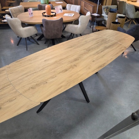[od ręki, defekt] Ekskluzywny Rozkładany Stół Ceramiczny LATTINA 200-300 cm – Blat Ceramic Oak Natural – Czarne Metalowe Nogi