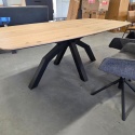 [od ręki] Owalny Stół Jadalniany LIVADA 220 x 110 cm – Gruby Fornir Dębowy – Czarny Metalowy Stelaż Pająk –