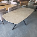 [od ręki, defekt] Rozkładany Stół Ceramiczny LATTINA 200-300 cm – Ceramic Marble Creme (Efekt Marmuru) – Czarne Metalowe Nogi