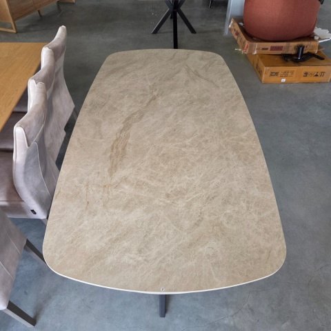 [fabrycznie nowy] Rozkładany Stół Ceramiczny LATTINA 200-300 cm – Ceramic Marble Creme (Efekt Marmuru) – Czarne Metalowe Nogi