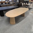 [od ręki] Organiczny Stół Jadalniany TRENTON 240x110 cm – Fornir Dębowy Naturel – Nogi Stożkowe Premium – Henders & Hazel