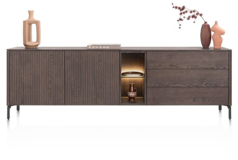 [OD RĘKI] Duża Komoda / Kredens TRENTON 240 cm, Fornir Dębowy Kolor Clay, Lamele, 2 Drzwi, 3 Szuflady, Wnęki LED