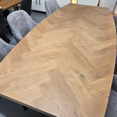 [od ręki] Owalny Stół Jadalniany METALUXE 240 x 110 cm - Blat z Forniru Dębowego we Wzór Jodełki - Noga Centralna