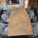 [od ręki] Owalny Stół Jadalniany METALUXE 240 x 110 cm - Blat z Forniru Dębowego we Wzór Jodełki - Noga Centralna