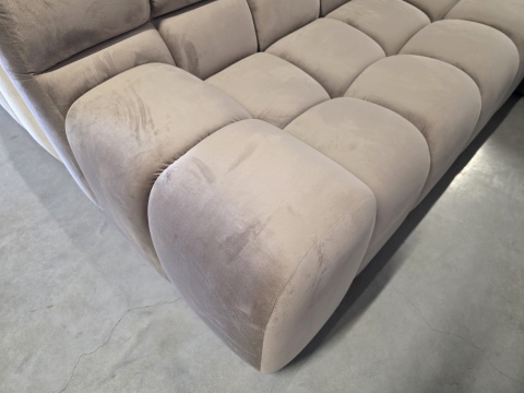 Narożnik w kształcie litery L BOCCA LOUNGE (265 x 162 cm, prawy) – ciemnobeżowy welur (Velvet Dark Beige), pikowany