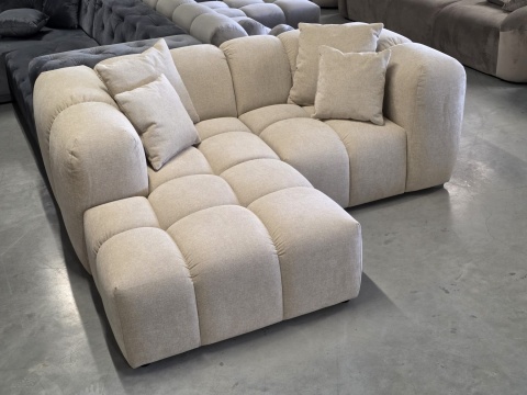 Narożnik w kształcie litery L VEGA LOUNGE Studio (191 x 160 cm) – beżowa tkanina strukturalna, obły design
