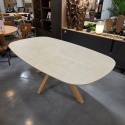 [od ręki] Stół do jadalni Himalaya 210 x 120 cm – owalny blat ceramiczny, dębowa podstawa (Henders & Hazel)