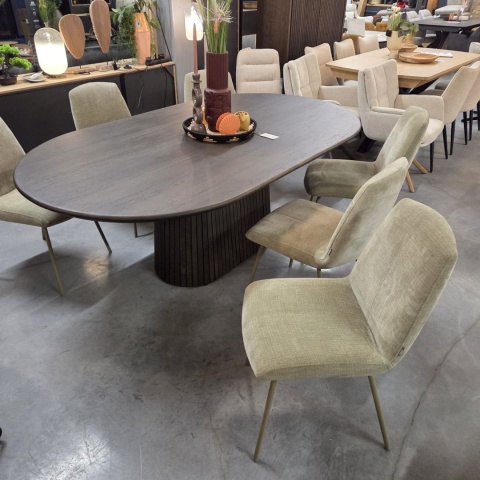 [od ręki] Stół jadalniany z litego dębu RAVELLO 210 x 120 cm – kolor Basalt, powłoka Platinumlak | Henders& Hazel