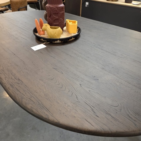 [od ręki] Stół jadalniany z litego dębu RAVELLO 210 x 120 cm – kolor Basalt, powłoka Platinumlak | Henders& Hazel