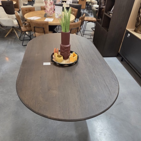 [od ręki] Stół jadalniany z litego dębu RAVELLO 210 x 120 cm – kolor Basalt, powłoka Platinumlak | Henders& Hazel