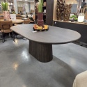 [od ręki] Stół jadalniany z litego dębu RAVELLO 210 x 120 cm – kolor Basalt, powłoka Platinumlak | Henders& Hazel
