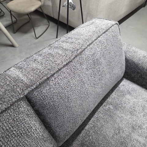 [od reki] Sofa 3-osobowa XOOON PUGLIA 200 cm – sprężyny kieszeniowe, tkanina szenilowa Derby (Antracyt)