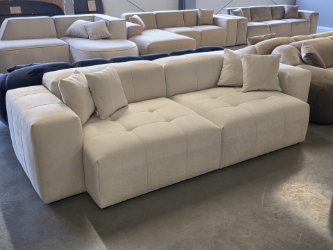 Sofa 4-osobowa CASSINO LOUNGE (255 cm) – beżowa tkanina strukturalna, pikowana forma