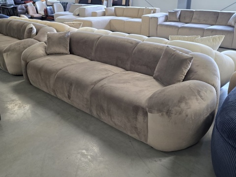 Sofa 4-osobowa LUNA LOUNGE (265 cm) – welur ciemny beż, organiczny kształt