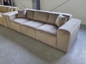 Sofa 4-osobowa MILANO LOUNGE (251 cm) – welur ciemny beż, niski profil
