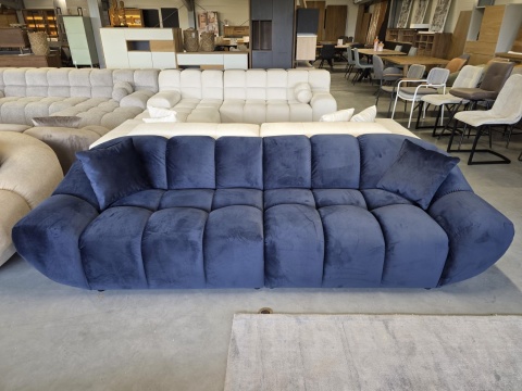 Sofa 4-osobowa MIRA LOUNGE (265 cm) – welur Opera Deep Blue, łagodny profil